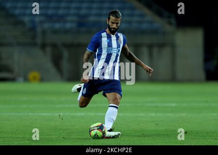 Sergio Oliveira vom FC Porto in Aktion beim Vorsaison-Freundschaftsspiel zwischen dem FC Porto und Lille OSC am 25. Juli 2021 im Algarve-Stadion in Loule, Portugal. (Foto von Pedro FiÃºza/NurPhoto) Stockfoto