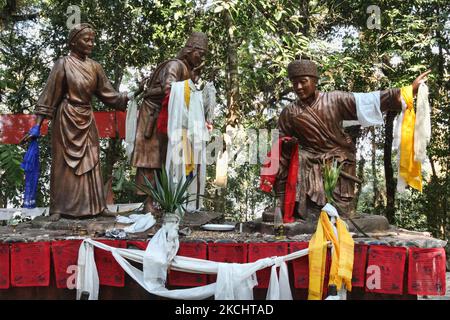 Die Statue der Einheit befindet sich in Kabi Longstok, Sikkim, Indien, am 06. November 2012. Die Statue der Einheit ist der Geschichte der Vereidigung der Blutsbruderschaft zwischen dem Lepcha-Chef Thekong Tek gewidmet, die von seiner Gemahlin Nyokung NGAL und Khye (Ghed) Bumsa aus Kham Minyak im 13.. Jahrhundert n. Chr. in Kabi Longtsok in Nord-Sikkim begleitet wurde 20 KM von Gangtok entfernt. Der Prinz aus Kham Minyak hatte eine wunderbare Heldentat vorausgeformt, die Hauptsäule des Sakya-Klosters in Tibet allein zu erheben, was sonst mit nur 100.000 Männern möglich gewesen wäre. Dieses Mal Stockfoto