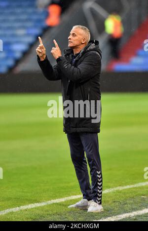 Keith Curle (Manager) von Oldham Athletic während des Vorsaison-Freundschaftsspiel zwischen Oldham Athletic und Crewe Alexandra im Boundary Park, Oldham am Dienstag, den 27.. Juli 2021. (Foto von Eddie Garvey/MI News/NurPhoto) Stockfoto