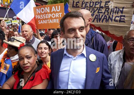 Florian Philippot, der Vorsitzende der französischen nationalistischen Partei „Les Patriotes“ (die Patrioten), während einer Demonstration im Rahmen eines nationalen Protesttages gegen die französische Gesetzgebung, der am 31. Juli 2021 in Paris einen Covid-19-Gesundheitsausweis für den Besuch eines Cafés, das Einsteigen eines Flugzeugs oder die Fahrt mit einem Zug zwischen den Städten vorschreibt. (Foto von Adnan Farzat/NurPhoto) Stockfoto