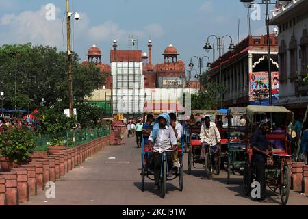 Vor dem Roten Fort vor dem indischen Unabhängigkeitstag 75. in Neu-Delhi, Indien, am 5. August 2021 wurden Container aufgestellt. Die nationale Hauptstadt erlebte am 26. Januar während der Feierlichkeiten zum Tag der Republik gewalttätige Auseinandersetzungen. (Foto von Mayank Makhija/NurPhoto) Stockfoto