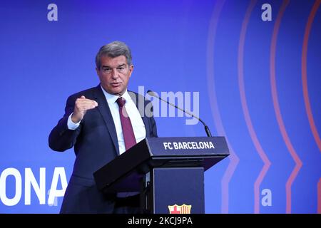 Der Präsident des FC Barcelona bei einer Pressekonferenz, um die Gründe für den Ausstieg von Leo Messi vom FC Barcelona am 06.. August 2021 in Barcelona, Spanien, zu erklären. -- (Foto von Urbanandsport/NurPhoto) Stockfoto