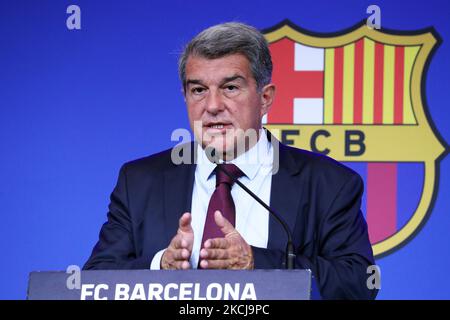 Der Präsident des FC Barcelona bei einer Pressekonferenz, um die Gründe für den Ausstieg von Leo Messi vom FC Barcelona am 06.. August 2021 in Barcelona, Spanien, zu erklären. -- (Foto von Urbanandsport/NurPhoto) Stockfoto