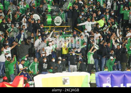 Atletico Nacional Fans während des BetPlay League-Spiels zwischen Independiente Santa Fe und Atletico Nacional in Bogota, Kolumbien, am 4. August 2021. (Foto von Daniel Garzon Herazo/NurPhoto) Stockfoto