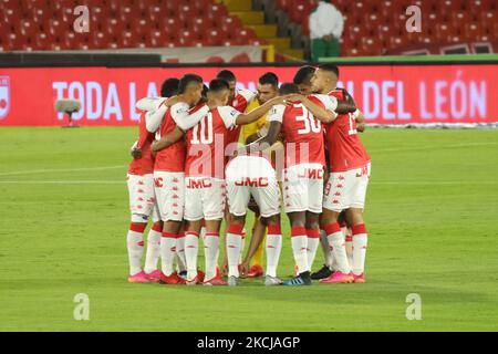 Spieler von Independiente Santa Fe während des Spiels von Date 3 zwischen Independiente Santa Fe und Atletico Nacional für die BetPlay League DIMAYOR (Foto: Daniel Garzon Herazo/NurPhoto) Stockfoto