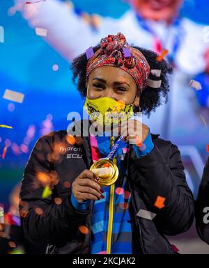 Die ecuadorianische Neisi Patricia Dajomes Barrera, Goldmedaillengewinnerin bei Tokio 2020, kommt am 4. August 2021 in Quito, Ecuador, an und hat einen angenehmen Empfang der Bürger gehabt. (Foto von Rafael Rodriguez/NurPhoto) Stockfoto