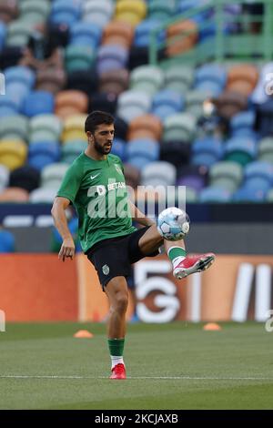 Paulinho erwärmt sich während des Spiels für die Liga BWIN zwischen Sporting CP und Vizela FC, in Estádio de Alvalade, Lissabon, Portugal, 06. August, 2021 (Foto von João Rico/NurPhoto) Stockfoto