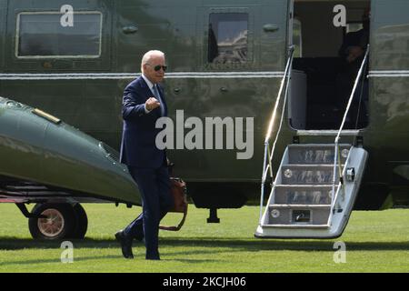 US-Präsident Joe Biden läuft von Marine One aus, nachdem er heute am 10. August 2021 im Weißen Haus in Washington DC, USA, im Weißen Haus angekommen ist. (Foto von Lenin Nolly/NurPhoto) Stockfoto