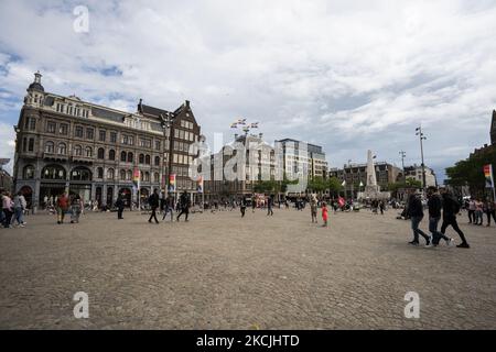 Blick auf den Dam-Platz in Amsterdam, Niederlande, am 6. August 2021. Seine bemerkenswerten Gebäude und seine häufigen Veranstaltungen machen es zu einem der bekanntesten und wichtigsten Orte der Stadt (Foto von Oscar Gonzalez/NurPhoto) Stockfoto