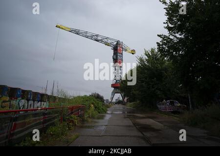 NDSM AMSTERDAM, im Norden der Stadt gelegen, ist dieses ehemalige Hafengebiet, das im Jahr 80s der Herstellung von schweren Maschinen gewidmet und nach einer Krise aufgegeben wurde, zu einem der wichtigsten Zentren in den Niederlanden für darstellende Kunst, Konzerte und Festivals geworden. Am 13. August 2021 in Amsterdam, Niederlande. (Foto von Oscar Gonzalez/NurPhoto) Stockfoto