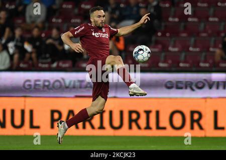 Gabriel Debeljuh(L), in Aktion während des Spiels CFR Cluj gegen FC Farul Constanta, Rumänische Liga 1, Dr. Constantin Radulescu Stadium, Cluj-Napoca, Rumänien, 13. August 2021 (Foto: Flaviu Buboi/NurPhoto) Stockfoto