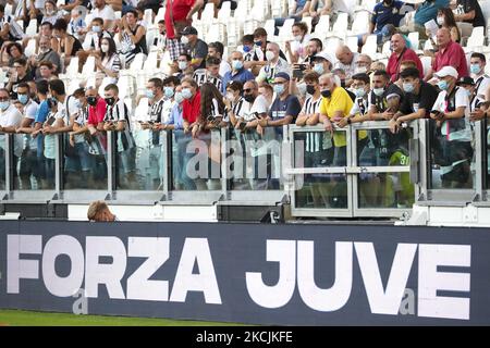 Juventus-Fans besuchen am 14. August 2021 das Freundschaftsspiel zwischen Juventus und Atalanta BC im Allianz-Stadion in Turin, Italien. (Foto von Giuseppe Cottini/NurPhoto) Stockfoto