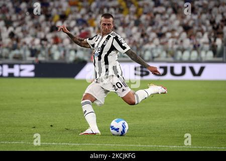 Federico Bernardeschi von Juventus erzielt am 14. August 2021 in Turin, Italien, das zweite Tor seiner Mannschaft während des Freundschaftsspiels vor der Saison zwischen Juventus und Atalanta BC im Allianz Stadium. (Foto von Giuseppe Cottini/NurPhoto) Stockfoto