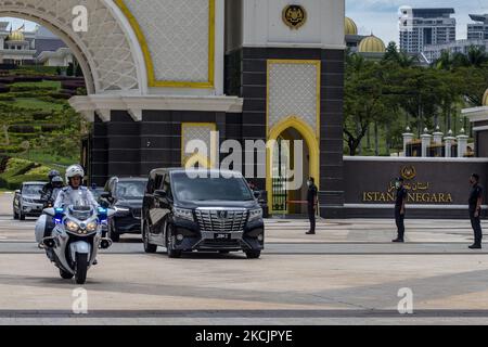 Der malaysische Premierminister Muhyiddin Yassin verlässt am 16. August 2021 den Nationalpalast in Kuala Lumpur. (Foto von Mohd Firdaus/NurPhoto) Stockfoto