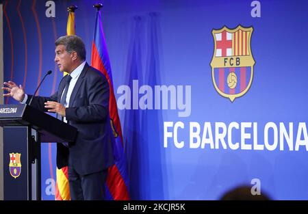 Der Präsident des FC Barcelona, Joan Laporta, erklärt am 16.. August 2021 in Barcelona, Spanien, die heikle Lage der Wirtschaft des Clubs. (Foto von Urbanandsport/NurPhoto) Stockfoto