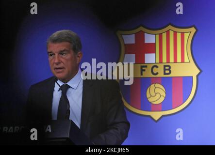 Der Präsident des FC Barcelona, Joan Laporta, erklärt am 16.. August 2021 in Barcelona, Spanien, die heikle Lage der Wirtschaft des Clubs. (Foto von Urbanandsport/NurPhoto) Stockfoto