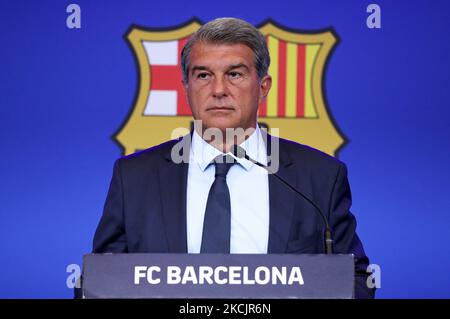 Der Präsident des FC Barcelona, Joan Laporta, erklärt am 16.. August 2021 in Barcelona, Spanien, die heikle Lage der Wirtschaft des Clubs. (Foto von Urbanandsport/NurPhoto) Stockfoto