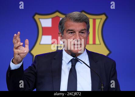 Der Präsident des FC Barcelona, Joan Laporta, erklärt am 16.. August 2021 in Barcelona, Spanien, die heikle Lage der Wirtschaft des Clubs. (Foto von Urbanandsport/NurPhoto) Stockfoto