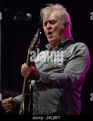 Der kanadische Musiker Tom Cochrane tritt während des Edmonton Rock Fest als Teil der Together Again-Serie auf der historischen Racetrack Infield auf den Edmonton Exhibition Lands (ehemals Northlands Park) in Edmonton auf. Am Samstag, den 14. August 2021, in Edmonton, Alberta, Kanada. (Foto von Artur Widak/NurPhoto) Stockfoto