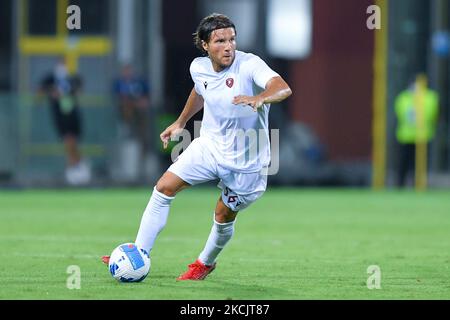 Perparim Hetemaj von Reggina 1914 während des Coppa Italia-Spiels zwischen US Salernitana 1919 und Reggina 1914 im Stadio Arechi, Salerno, Italien, am 16. August 2021 (Foto: Giuseppe Maffia/NurPhoto) Stockfoto