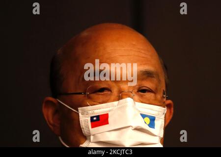 Taiwans Premierminister Su Tseng-chang spricht während einer Pressekonferenz über den Besuch des Präsidenten von Palau, Surangel Whipps, Jr., in Taiwan, unter der Unterstützung der Vereinigten Staaten, am 29. März 2021 in Taipei, Taiwan. Taiwan ist vor kurzem mit steigenden militärischen Bedrohungen durch China konfrontiert, was der Insel die Frage lässt, ob sie sich angesichts des wachsenden Einflusses Pekings auf die Weltwirtschaft, die Politik, den Handel und andere Sektoren verteidigen kann. (Foto von Ceng Shou Yi/NurPhoto) Stockfoto