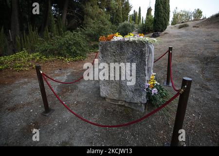 Das Denkmal, das Federico Garcia Lorca und den Opfern der faschistischen Regierung von Francisco Franco während der Hommage an den Dichter Federico Garcia Lorca und alle Opfer des spanischen Bürgerkrieges gewidmet ist und jedes Jahr am 17. August im Park Federico Garcia Lorca´s gefeiert wird In Alfacar, Granada. ALFACAR (GRANADA) am 17. August 2021. (Foto von Álex Cámara/NurPhoto) Stockfoto