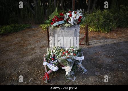 Das Denkmal, das Federico Garcia Lorca und den Opfern der faschistischen Regierung von Francisco Franco während der Hommage an den Dichter Federico Garcia Lorca und alle Opfer des spanischen Bürgerkrieges gewidmet ist und jedes Jahr am 17. August im Park Federico Garcia Lorca´s gefeiert wird In Alfacar, Granada. ALFACAR (GRANADA) am 17. August 2021. (Foto von Álex Cámara/NurPhoto) Stockfoto