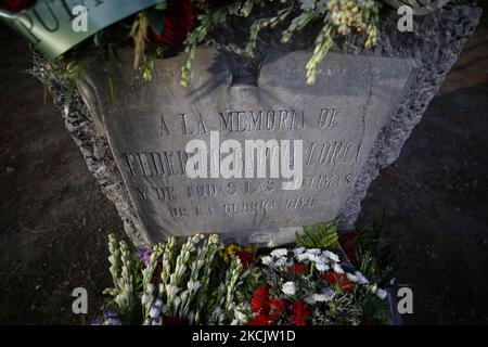 Das Denkmal, das Federico Garcia Lorca und den Opfern der faschistischen Regierung von Francisco Franco während der Hommage an den Dichter Federico Garcia Lorca und alle Opfer des spanischen Bürgerkrieges gewidmet ist und jedes Jahr am 17. August im Park Federico Garcia Lorca´s gefeiert wird In Alfacar, Granada. ALFACAR (GRANADA) am 17. August 2021. (Foto von Álex Cámara/NurPhoto) Stockfoto