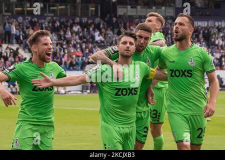 Moritz Stoppelkamp vom MSV Duisburg feiert nach dem ersten Tor seiner Mannschaft während der 3. Liga-Spiel zwischen dem VfL Osnabrück und dem MSV Duisburg an der Bremer Brücke am 18. August 2021 in Osnabrück. (Foto von Peter Niedung/NurPhoto) Stockfoto