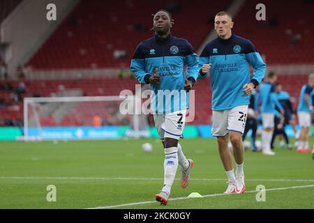 Osman Kakay und Jimmy Dunne der Queens Park Rangers während des Sky Bet Championship-Spiels zwischen Middlesbrough und Queens Park Rangers am Mittwoch, 18.. August 2021, im Riverside Stadium, Middlesbrough. (Foto von Mark Fletcher/MI News/NurPhoto) Stockfoto