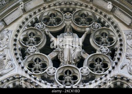 Detail der Schnitzereien über dem westlichen Eingang zur Kathedrale von St. John the Divine in New York, USA. Die 1888 entworfene und 1892 begonnene Kathedrale hat radikale stilistische Veränderungen und die Unterbrechung der beiden Weltkriege durchgemacht. Es bleibt unvollendet, und ist im Bau mit der Wiederherstellung ein fortwährenden Prozess. (Foto von Creative Touch Imaging Ltd./NurPhoto) Stockfoto