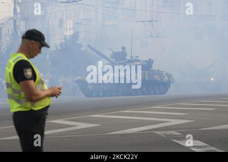 Panzer während einer Generalprobe für die Militärparade zum Unabhängigkeitstag im Zentrum von Kiew, Ukraine, 20. August 2021. (Foto von Maxym Marusenko/NurPhoto) Stockfoto
