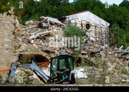 Grisciano, ein Weiler von Accumoli, ist das letzte Dorf in der Provinz Rieti. Eine rote Zone, nur wenige Schritte von der Straße SS4 Salaria entfernt, die nach Ascoli Piceno führt. Das Dorf wird erwartet, durch SAE-Wohnmodule und dann alle transennad ein Erdbeben von 6,2 auf der Momentmagnetskala, traf Mittelitalien am 24. August 2016. Sein Epizentrum lag in der Nähe von Accumoli. Mehrere Städte wurden zerstört, darunter Amatrice, Accumoli und Pescara del Tronto. (Foto von Riccardo Fabi/NurPhoto) Stockfoto