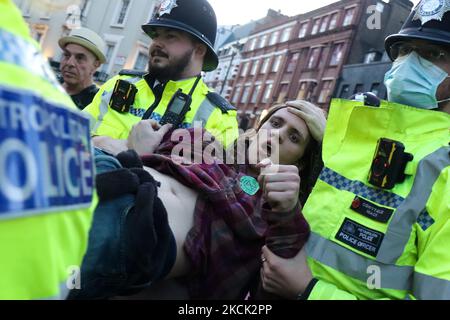 Extinction Rebellion übernimmt am 23. August 2021 das Londoner West End, Großbritannien, am ersten Tag einer zwei Wochen geplanten Londoner Takeove ron 24. August 2021. (Foto von Lucy North/MI News/NurPhoto) Stockfoto