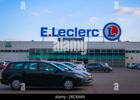 Ein Blick auf E. Leclerc Supermarkt in Warschau, Polen in Warschau, Polen am 29. Juli 2021. (Foto von Beata Zawrzel/NurPhoto) Stockfoto