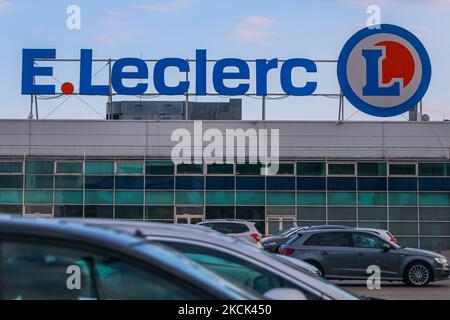 Ein Blick auf E. Leclerc Supermarkt in Warschau, Polen in Warschau, Polen am 29. Juli 2021. (Foto von Beata Zawrzel/NurPhoto) Stockfoto