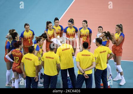 Spieler Rumäniens (MICLAUS Sorina, ORLANDEA Petruta, BUTEREZ Rodica, POPA Georgiana, CARUTASU Alexia, IONESCU Denisa) während einer Auszeit in Rumänien gegen Finnland, CEV EuroVolley 2021, BT Arena, Cluj-Napoca, Rumänien, 24. august 2021 (Foto von Flaviu Buboi/NurPhoto) Stockfoto