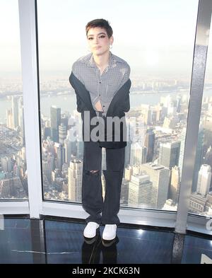 04. November 2022Dixie D'Amelio im Empire State Building Grand Staircase auf dem weltberühmten 86.-stöckigen Observatory für neues Lied I Remember im Empire State Building in New York 04. November 2022 Credit: RW.MediaPunch Credit: MediaPunch Inc/Alamy Live News Stockfoto