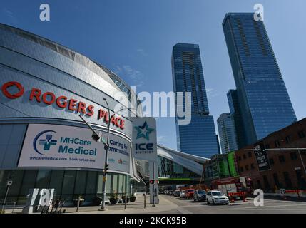 Gesamtansicht der Umgebung des Rogers Place mit dem JW Marriott und den Stantec Towers in Edmonton und dem ICE District von Edmonton. Donnerstag, 26. August 2021, in Edmonton, Alberta, Kanada. (Foto von Artur Widak/NurPhoto) Stockfoto