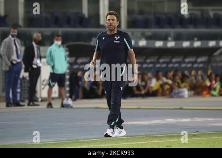 Eusebio Di Francesco, Cheftrainer von Hellas Verona, schaut während des Serie-A-Spiels zwischen Hellas Verona und dem FC Internazionale am 27. August 2021 im Stadio Marcantonio Bentegodi in Verona, Italien, nach. (Foto von Giuseppe Cottini/NurPhoto) Stockfoto