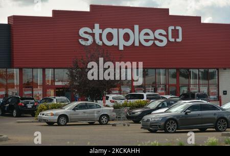 Staples Store in Edmonton. Am Dienstag, den 17. August 2021, in Edmonton, Alberta, Kanada. (Foto von Artur Widak/NurPhoto) Stockfoto