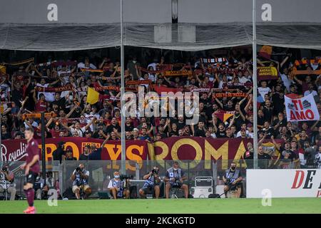 Unterstützer VON AS Roma während des Serie-A-Spiels zwischen US Salernitana 1919 und AS Roma im Stadio Arechi, Salerno, Italien am 29. August 2021. (Foto von Giuseppe Maffia/NurPhoto) Stockfoto