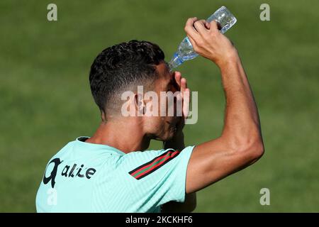 Portugals Stürmer Cristiano Ronaldo in Aktion während einer Trainingseinheit im Trainingslager Cidade do Futebol in Oeiras, Portugal, am 30. August 2021, als Teil der Vorbereitung des Teams auf das kommende FIFA World Cup Qatar 2022 Qualifying Football Match gegen Irland. (Foto von Pedro FiÃºza/NurPhoto) Stockfoto