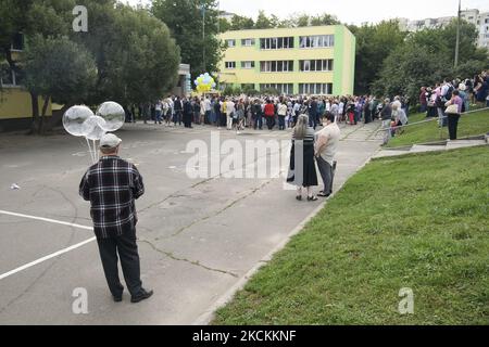 Feierliche Zeremonie zum Beginn des neuen Schuljahres in Kiew, Ukraine. 1. September 2021 (Foto von Maxym Marusenko/NurPhoto) Stockfoto