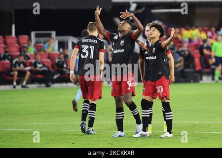 DC United-Angreifer Ola Karama feiert heute am 28. August 2021 mit Mittelfeldspieler Kevin Paredes den ersten Spielstand im Audi-Feld in Washington DC, USA. Endergebnis DC United 3 Philadelphia 1 (Foto von Lenin Nolly/NurPhoto) Stockfoto