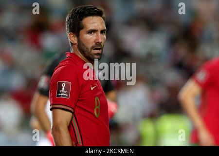 Portugals Mittelfeldspieler Joao Moutinho blickt während der Fußball-Weltmeisterschaft 2022 in der europäischen Qualifikationsrunde Gruppe A auf ein Fußballspiel zwischen Portugal und der Republik Irland am 1. September 2021 im Stadion der Algarve in Faro, Portugal. (Foto von Pedro FiÃºza/NurPhoto) Stockfoto