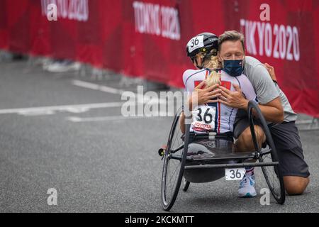 01/09/2021 Tokio, Japan. Oksana Masters of the United States feiert am 1. September 2021 auf dem Fuji International Speedway in der Präfektur Shizuoka in Oyama, Zentraljapan, den Sieg beim Radrennen der Frauen H5 bei den Paralympics in Tokio. Oksana wurde mit mehreren strahleninduzierten Geburtsfehlern geboren, die auf die Radioaktivität zurückzuführen waren, die durch den nuklearen Unfall in Tschernobyl im Norden der ukrainischen SSR in ihrem Geburtsland, der Sowjetunion, freigesetzt wurde. (Foto von Mauro Ujetto/NurPhoto) Stockfoto