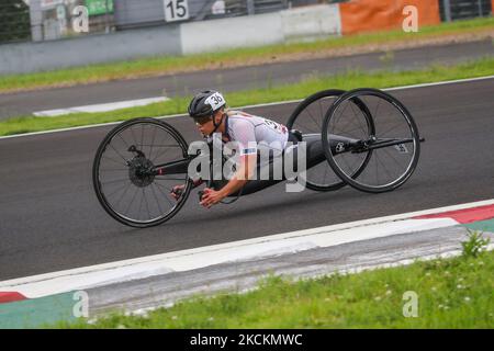 01/09/2021 Tokio, Japan. Oksana Masters of the United States in Aktion beim Straßenradrennen der Frauen H5 bei den Paralympics in Tokio am 1. September 2021 auf dem Fuji International Speedway in Oyama City, Präfektur Shizuoka, Zentraljapan. Oksana wurde mit mehreren strahleninduzierten Geburtsfehlern geboren, die auf die Radioaktivität zurückzuführen waren, die durch den nuklearen Unfall in Tschernobyl im Norden der ukrainischen SSR in ihrem Geburtsland, der Sowjetunion, freigesetzt wurde. (Foto von Mauro Ujetto/NurPhoto) Stockfoto