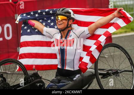 01/09/2021 Tokio, Japan. Oksana Masters of the United States feiert am 1. September 2021 auf dem Fuji International Speedway in der Präfektur Shizuoka in Oyama, Zentraljapan, den Sieg beim Radrennen der Frauen H5 bei den Paralympics in Tokio. Oksana wurde mit mehreren strahleninduzierten Geburtsfehlern geboren, die auf die Radioaktivität zurückzuführen waren, die durch den nuklearen Unfall in Tschernobyl im Norden der ukrainischen SSR in ihrem Geburtsland, der Sowjetunion, freigesetzt wurde. (Foto von Mauro Ujetto/NurPhoto) Stockfoto