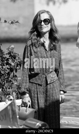 Isabelle Huppert kommt am 02. September 2021 bei den Internationalen Filmfestspielen von Venedig 78. in Venedig an. (Foto von Matteo Chinellato/NurPhoto) Stockfoto